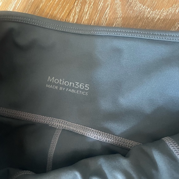 Fabletics motion 365 leggings - Picture 3 of 5